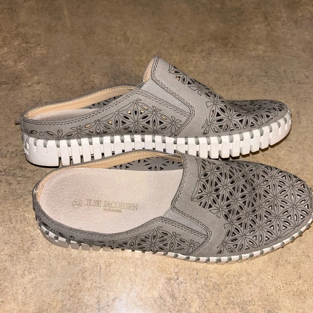 Ilse Jacobsen Gray Slip-On Shoes